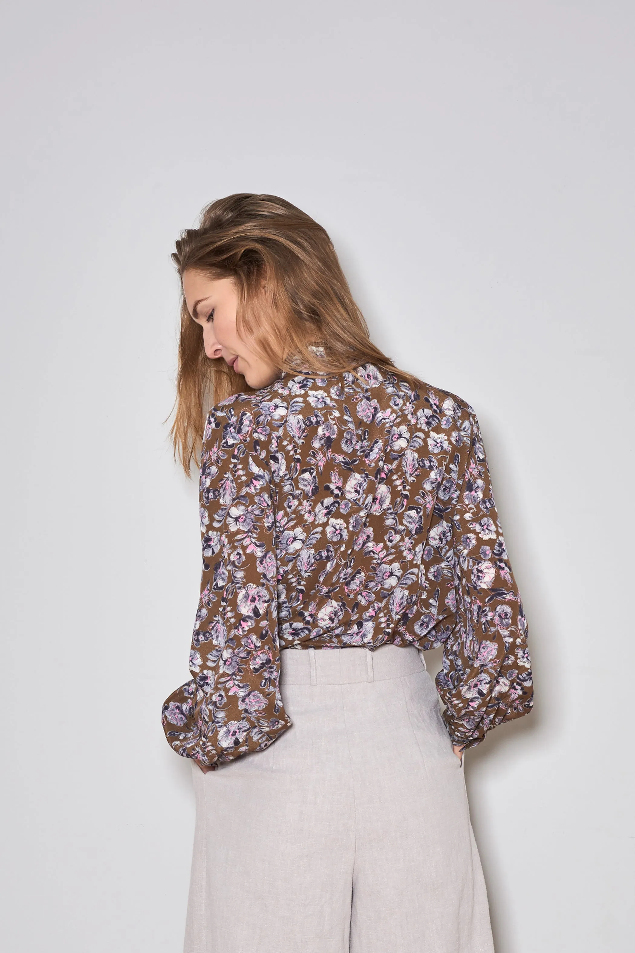 MANDRA BLOUSE edgy flowers silk