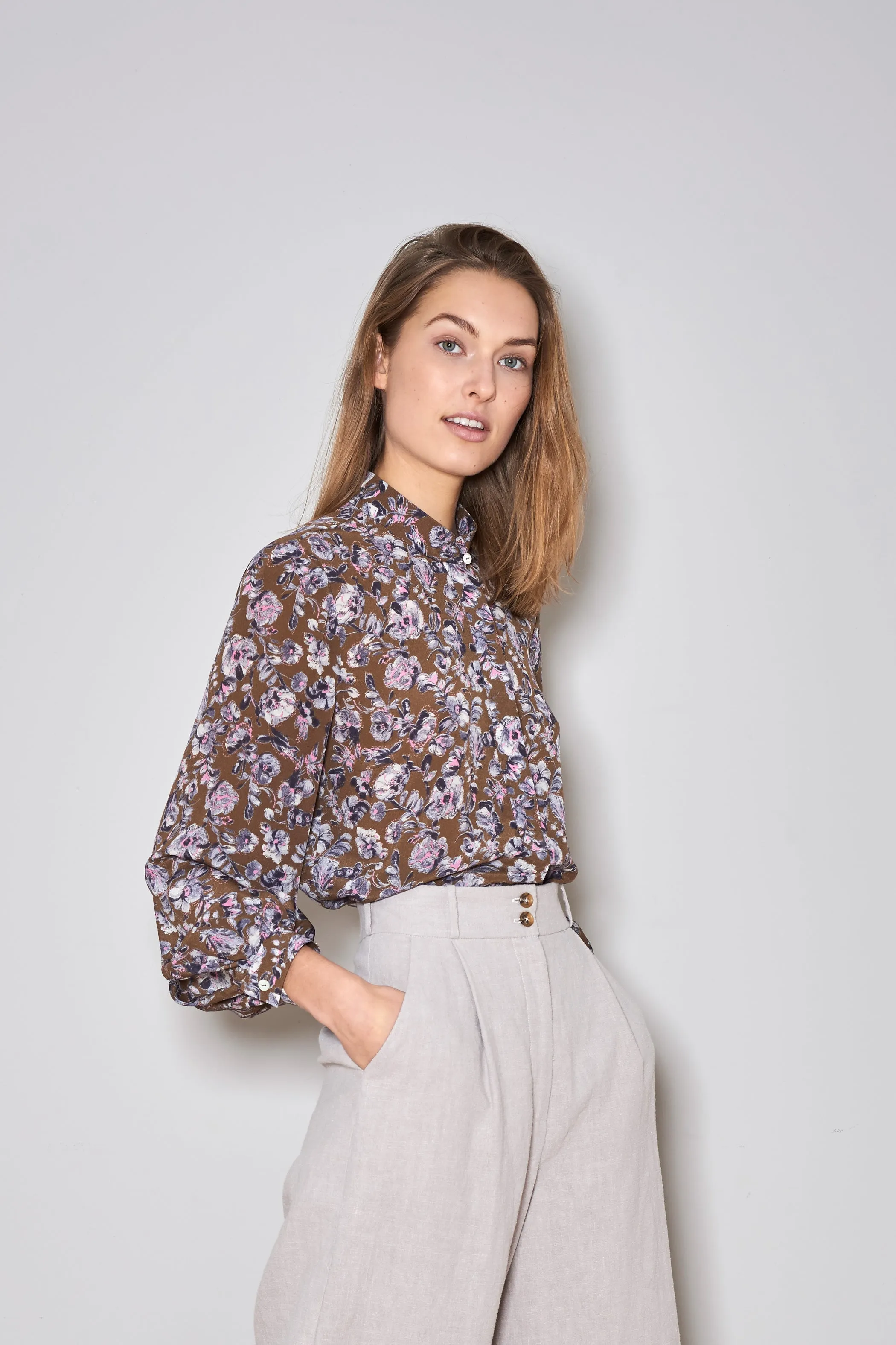 MANDRA BLOUSE edgy flowers silk